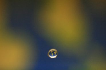 Map of the world inside a droplet